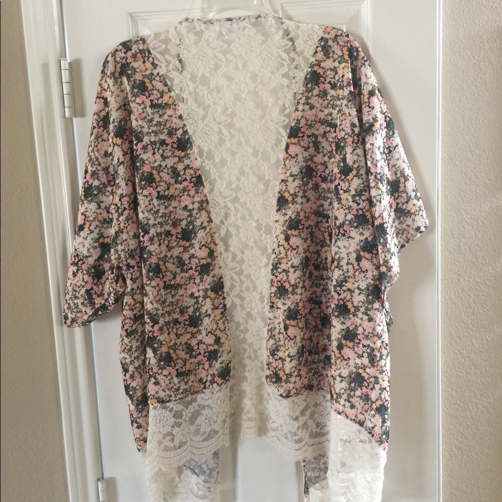 Coco + Jameson Floral Print Lace Kimono